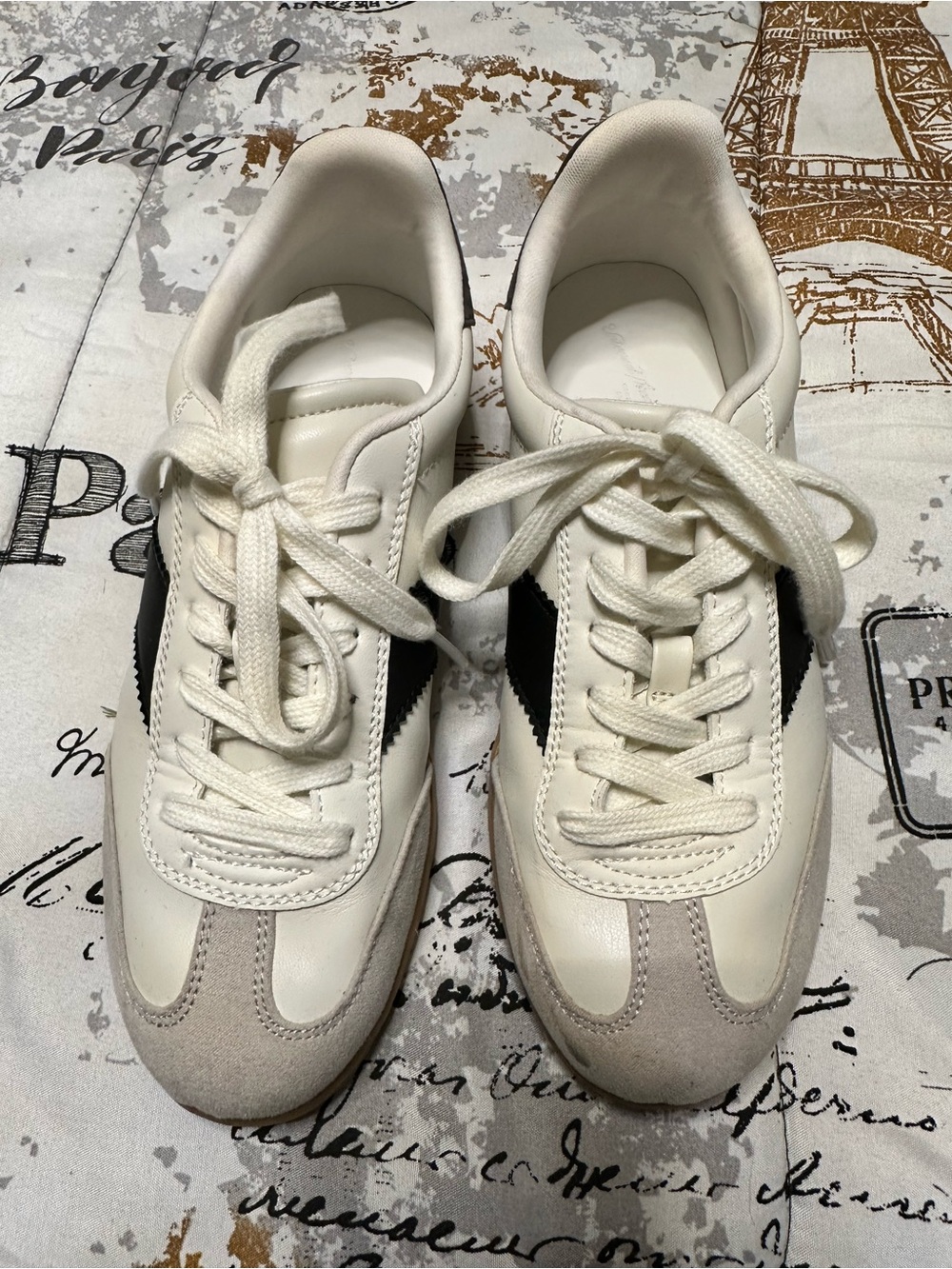 Universal Thread White and Black Low-Top Sneakers